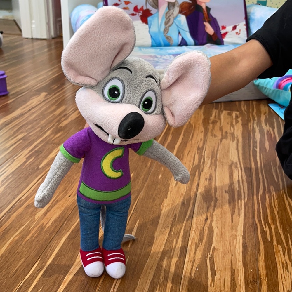 Chucke cheese plushie